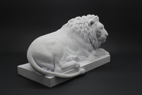 The Recumbent Lion from the Thorvaldsen Museum in Denmark Statue Replica