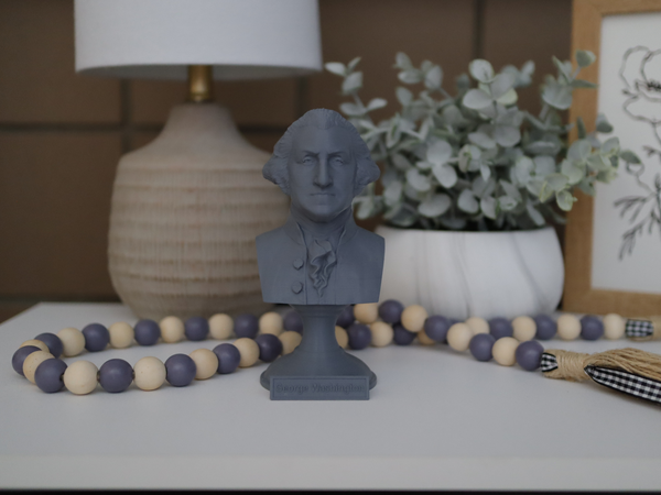 George Washington, 1st US President, Sculpture Bust on Pedestal